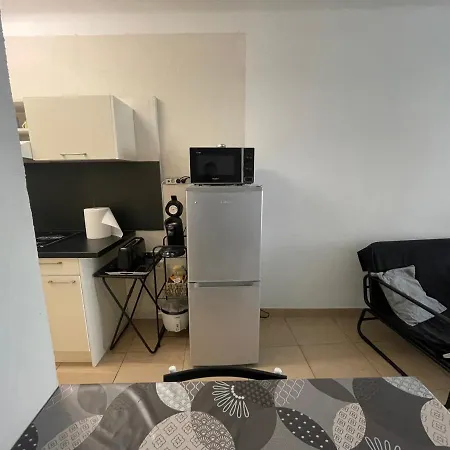 Studio Confortable Avec Terrasse Proche De La אז'אקסיו