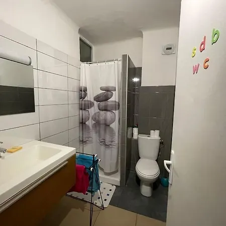 דירה Studio Confortable Avec Terrasse Proche De La *