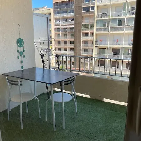 Studio Confortable Avec Terrasse Proche De La Apartmán *